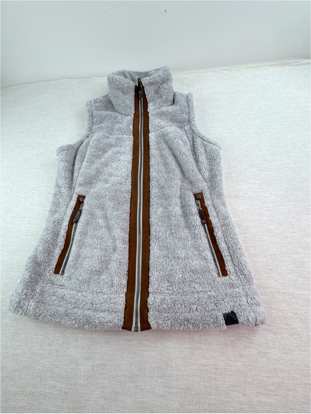 LLBean women's size Small Cozy Grey Sherpa Zip Vest in gray